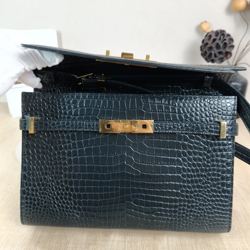 SAINT LAURENT Shoulder Bag MANHATTAN Green Calfskin Medium 29 × 7.5 × 20 cm — detail view 4 of 11