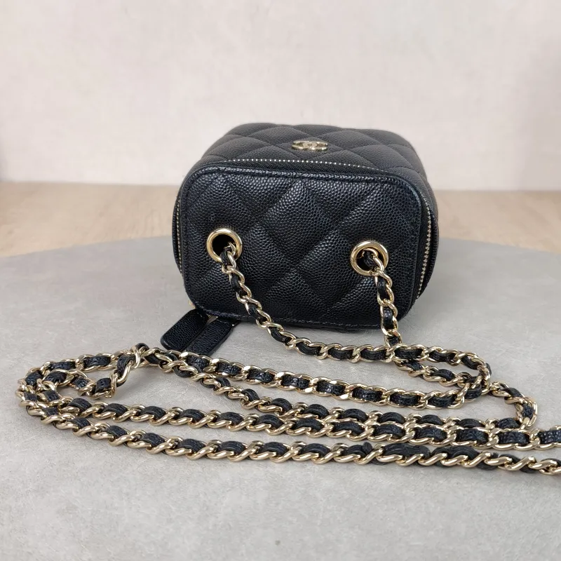 Chanel Crossbody Bag Edition Black Grained Calfskin Mini 11 × 7 × 9 cm 31 — detail view 6 of 11