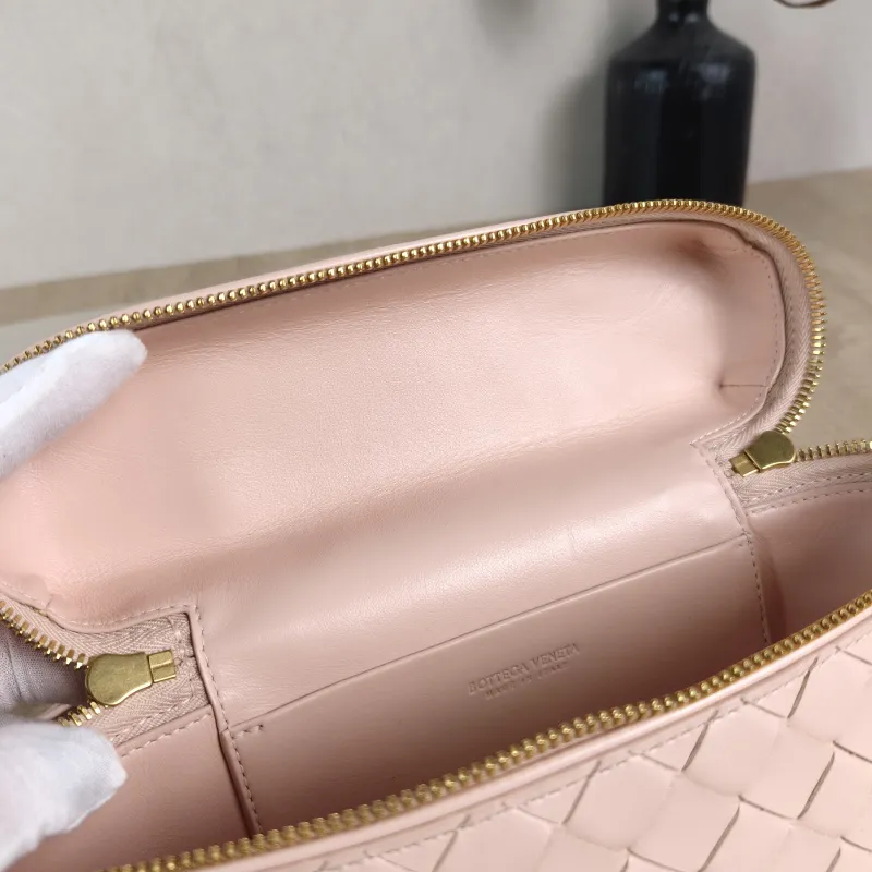 Bottega Veneta Crossbody Bag Bang Bang Cosmetic Bag Pink Calfskin 22 × 5.5 × 12.5 cm — detail view 10 of 11