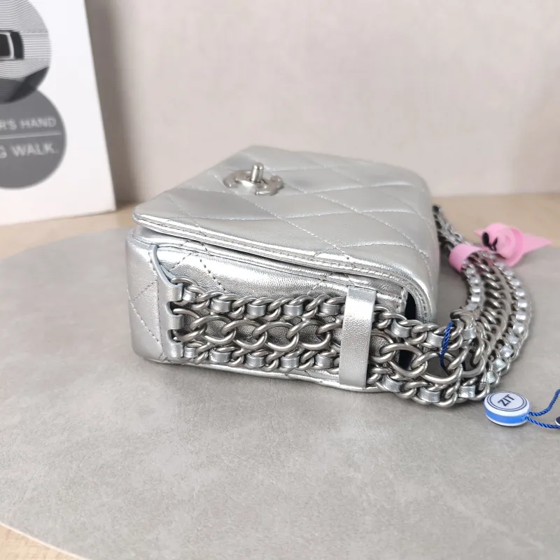 Chanel Shoulder Bag22p Silver Lambskin One Size17.5 × 6 × 12 cm — detail view 6 of 13