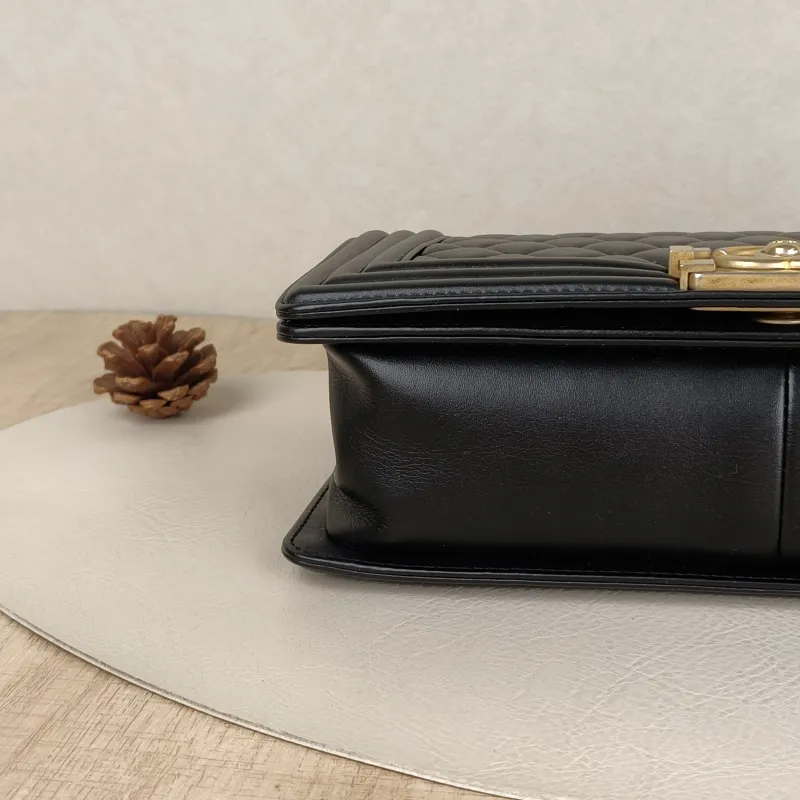 Chanel Crossbody Bag Le Boy​Black Calfskin25 × 9 × 15 cm — detail view 8 of 15