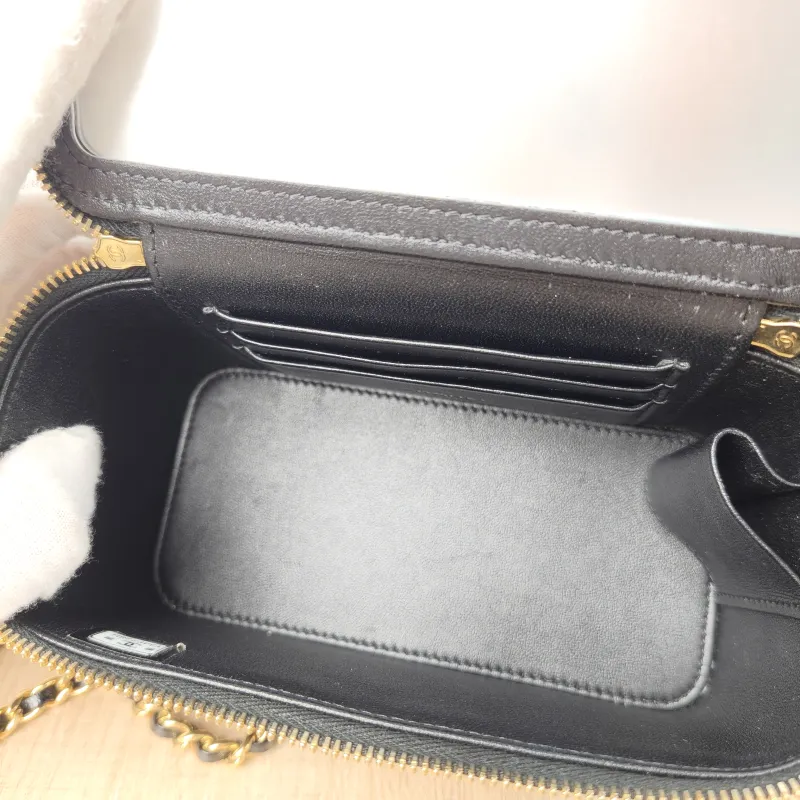 Chanel Crossbody Bag Black Lambskin Mini 16 × 8 × 9.5 cm — detail view 5 of 15