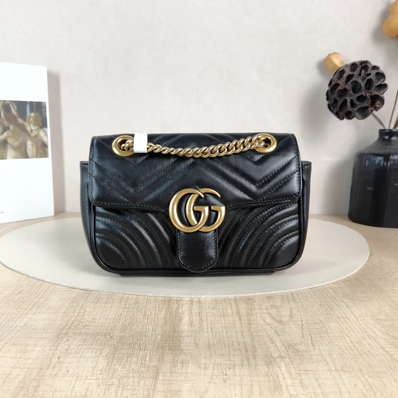 GUCCI Crossbody Bag GG Marmont Small Marmont 22 Black CC alfskin Small 22 × 6 × 13 cm