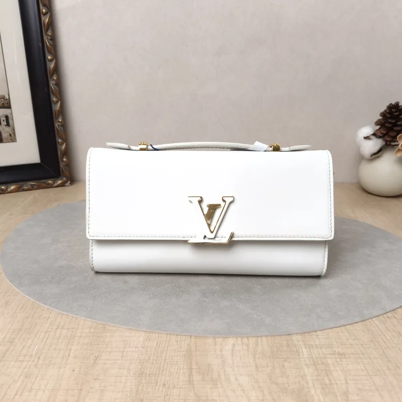 Louis Vuitton Crossbody Bag Wallet On Chain Capucines woc White Calfskin One Size23 × 4 × 12 cm