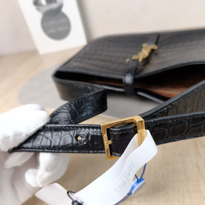SAINT LAURENT Shoulder Bag LE 5 À 7 Black Calfskin Small23 × 6.5 × 16 cm — detail view 4 of 11