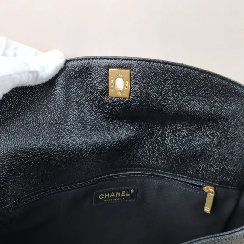 Chanel Shoulder Bag Supple Twins Hobo Black Grained Calfskin Large 30 × 5 × 21.5 cm — detail view 3 of 15