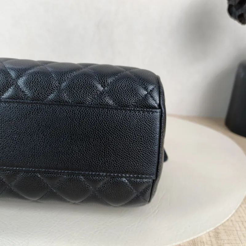 Chanel Crossbody Bag Crossbody Bag Black Grained Calfskin One Size 18.5 × 11 × 11.5 cm — detail view 7 of 13