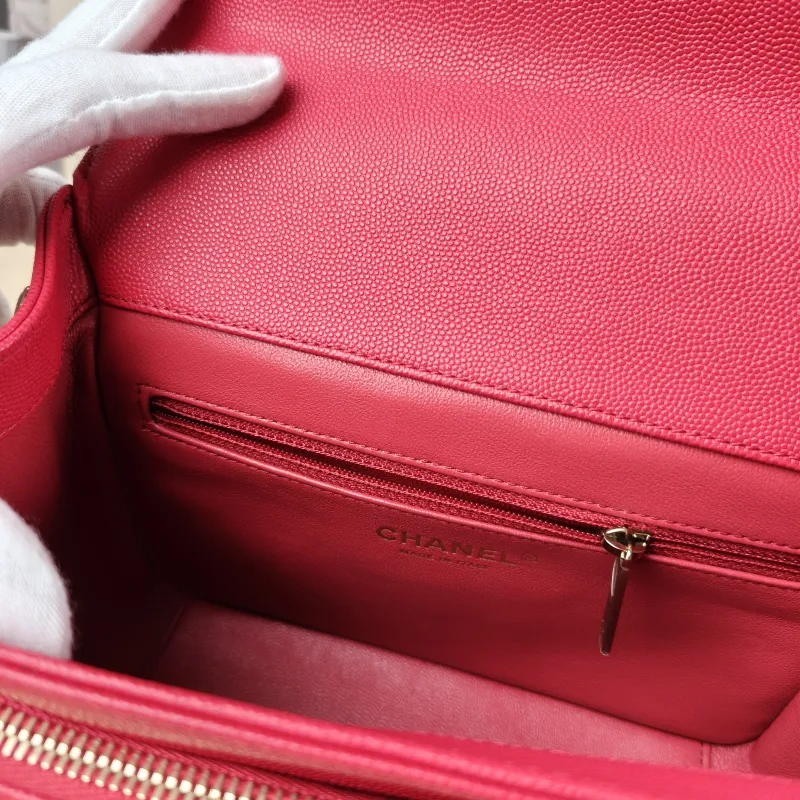 Chanel Crossbody Bag affinity Messenger Bag Red Grained Calfskin Medium 22 × 9.5 × 16 cm 25 — detail view 4 of 16