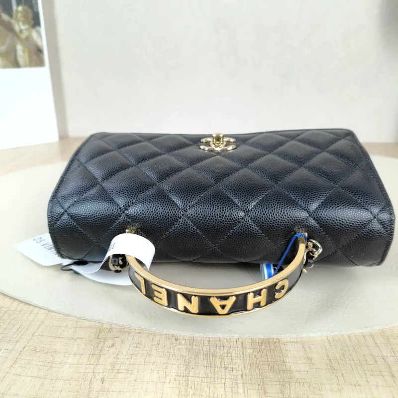 Chanel Crossbody Bag woc Black with Gold-Tone Hardware Grained Calfskin One Size 19.2 × 3.5 × 12.3 cm — detail view 11 of 14