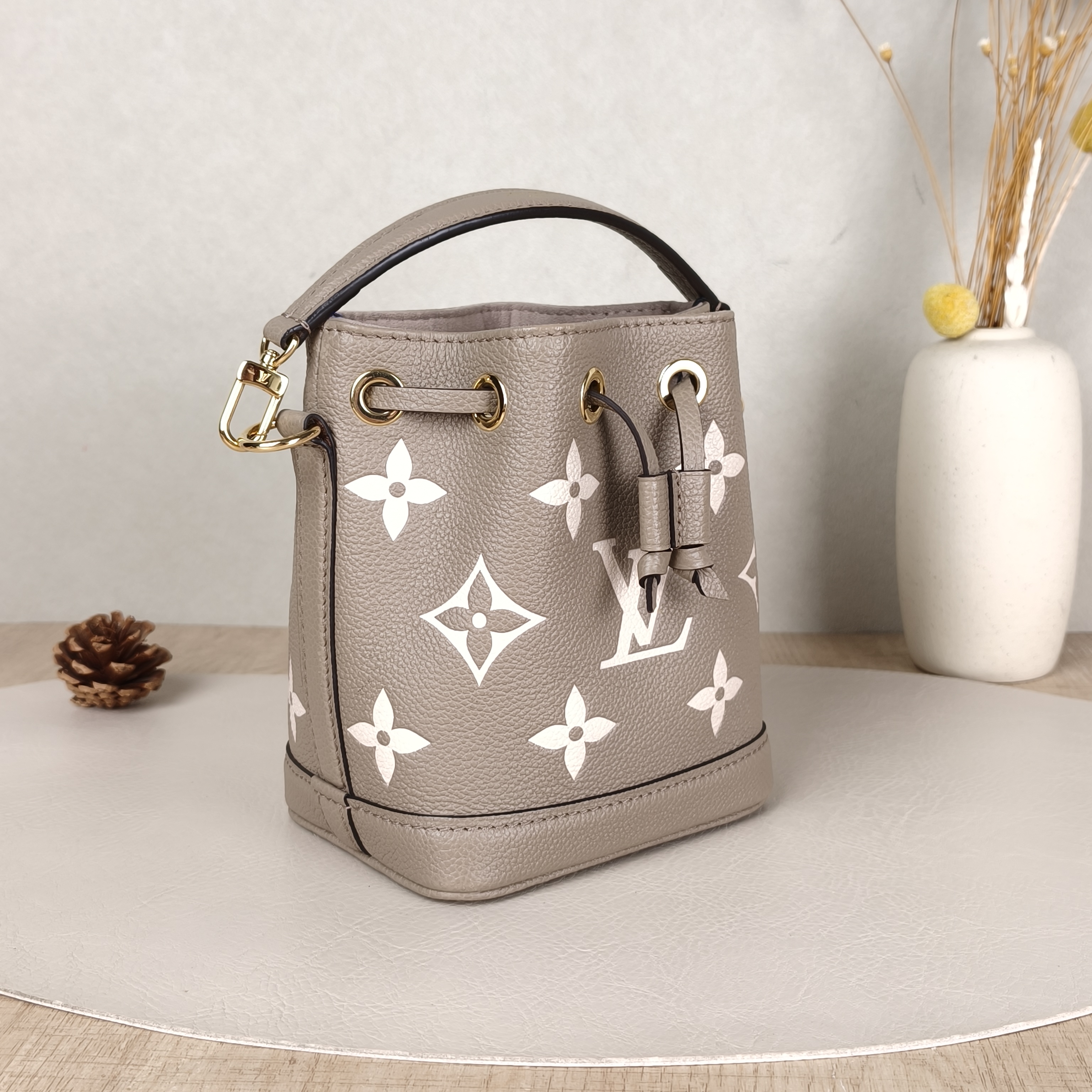 Louis Vuitton Crossbody Bag NANO NOÉ Bucket Bag Nano · White Empreinte Embossed Calfskin Monogramnano13 × 10 × 16 cm — cover view 2 of 5