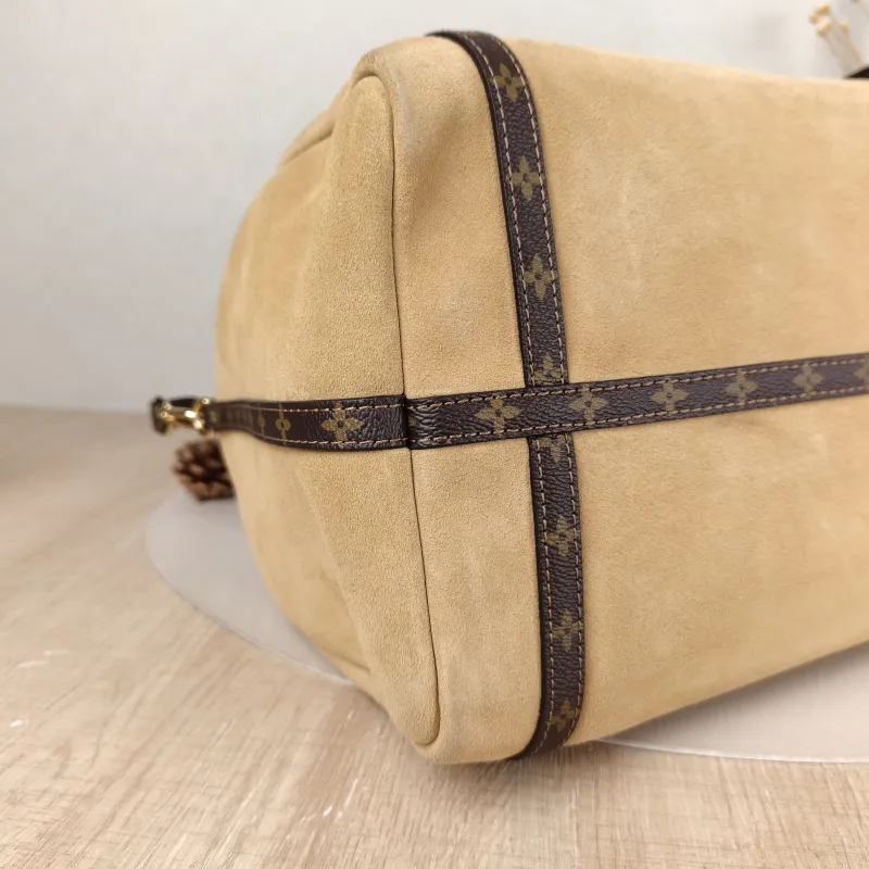 Louis Vuitton Shoulder Bag EXPRESS Shoulder Bag Suede Medium 36 × 18.5 × 24 cm — detail view 7 of 11