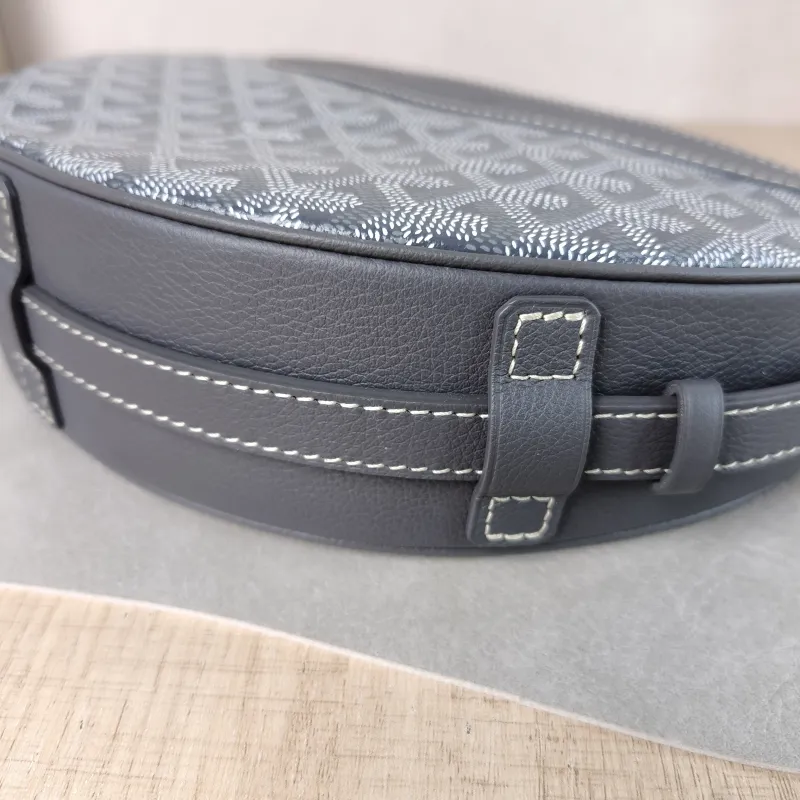 GOYARD Crossbody Bag Hirondelle Grey ine Canvas One Size 25 × 6 × 17 cm — detail view 1 of 12
