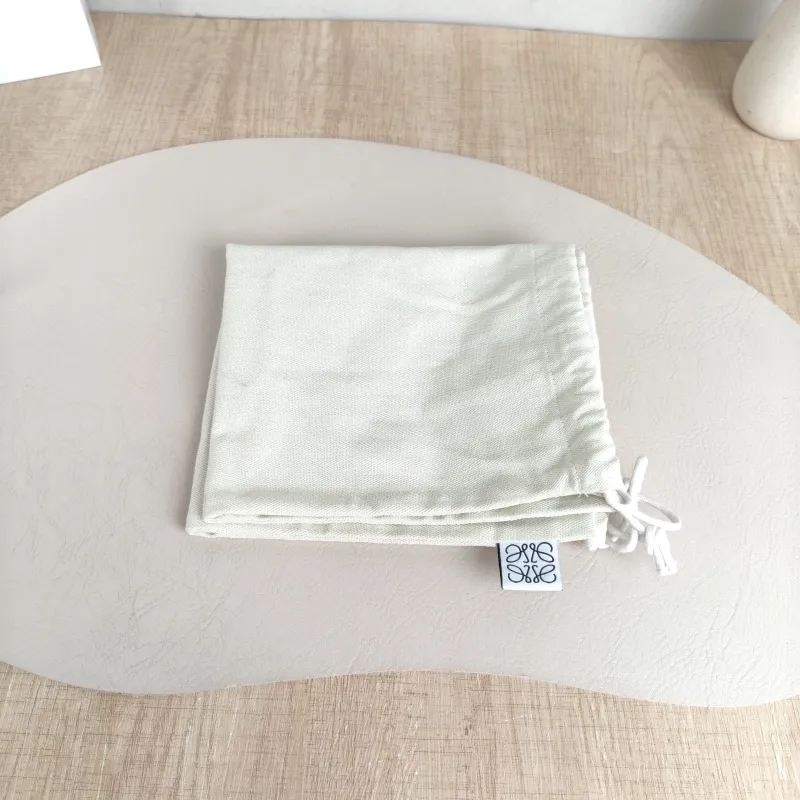 LOEWE Crossbody Bag Hammock White Calfskinmini17 × 11 × 19.5 cm — detail view 6 of 10
