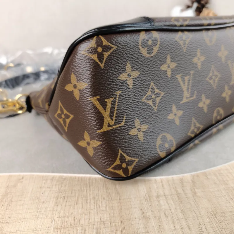 Louis Vuitton Crossbody Bag Boulogne PVC Small 26 × 9.5 × 16 cm — detail view 7 of 12