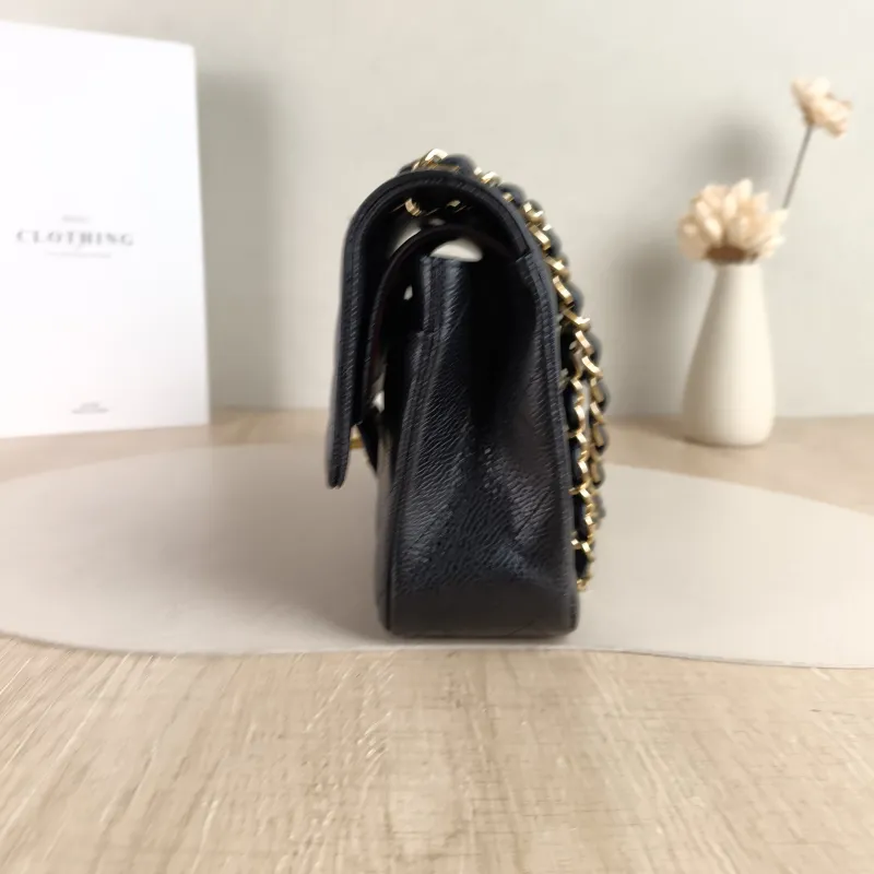 Chanel Crossbody Bag Classic Flap CF Black Grained Calfskin Medium 25.5 × 6.5 × 15.5 cm — detail view 2 of 14