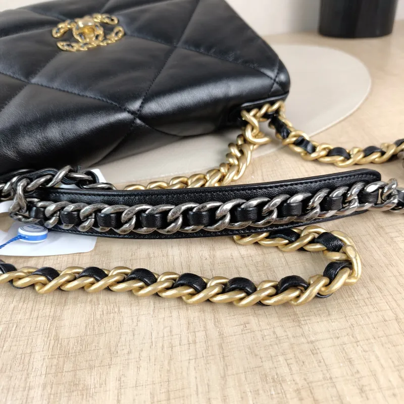 Chanel Crossbody Bag 19Bag Black SL ambskin Small 26 × 9 × 16 cm — detail view 2 of 11