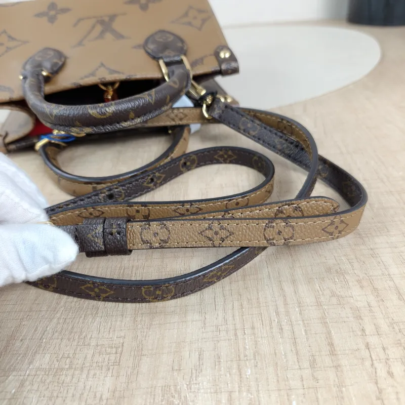 Louis Vuitton Crossbody Bag Onthego BB Monogram PVCBB18 × 8.5 × 15 cm — detail view 1 of 11