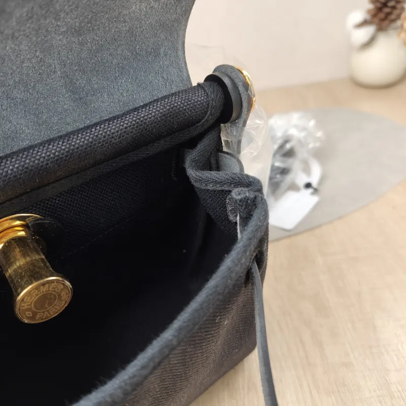 Hermès Crossbody Bag Herbag Zip 20Black Calfskin，Canvasmini20.5 × 7 × 16.5 cm — detail view 11 of 19