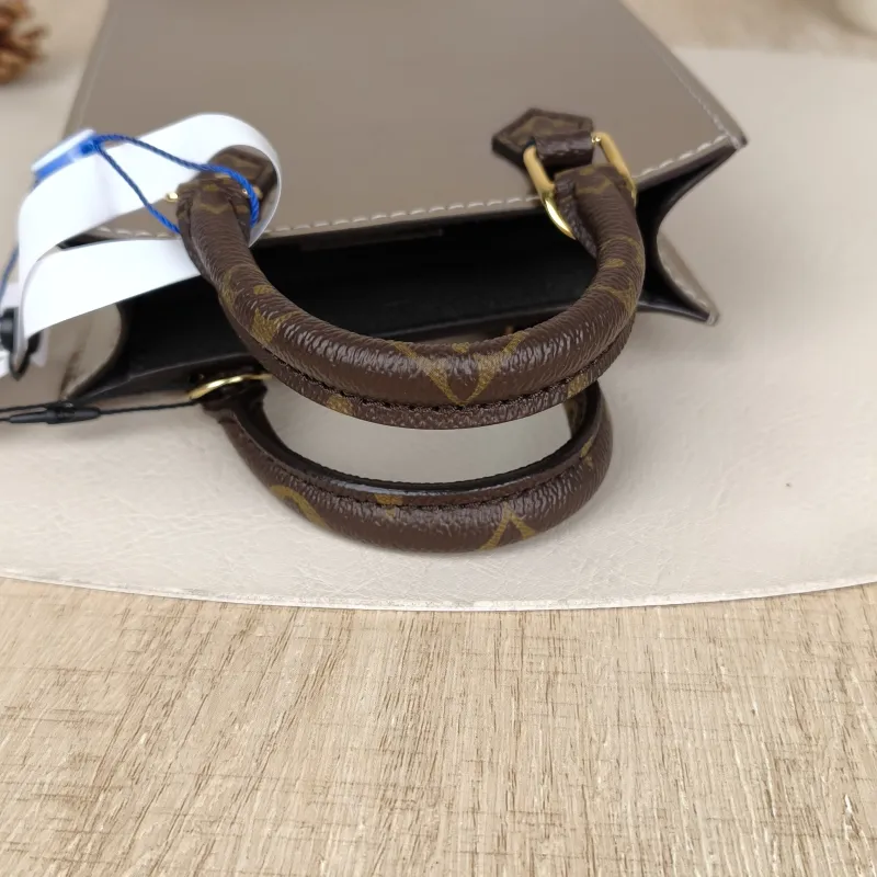 Louis Vuitton Crossbody Bag PETIT SAC PLAT Mini Silver PV Cmini14 × 5 × 17 cm — detail view 4 of 8