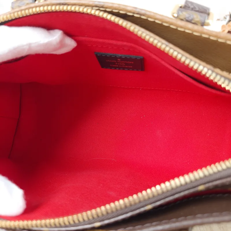 Louis Vuitton Crossbody Bag Onthego East West Monogram PVC Small25 × 10 × 13 cm — detail view 2 of 12