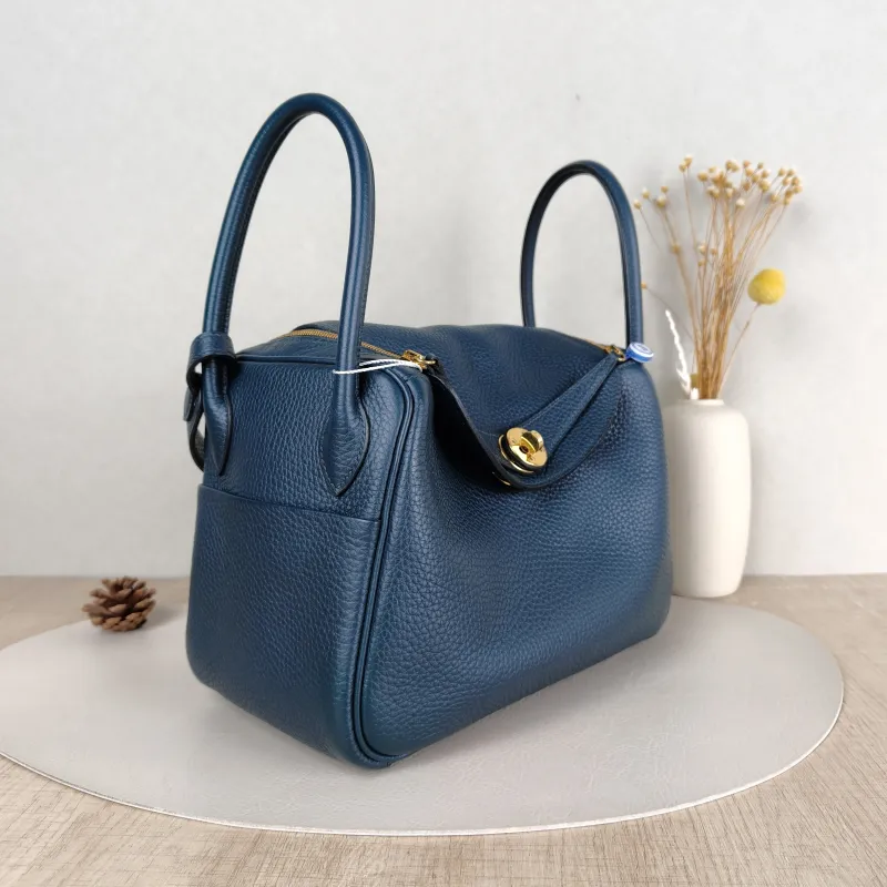 Hermès Crossbody Bag Lindy 266O Taurillon Clemence TC Calfskin Small26 × 12 × 18 cm — cover view 6 of 6