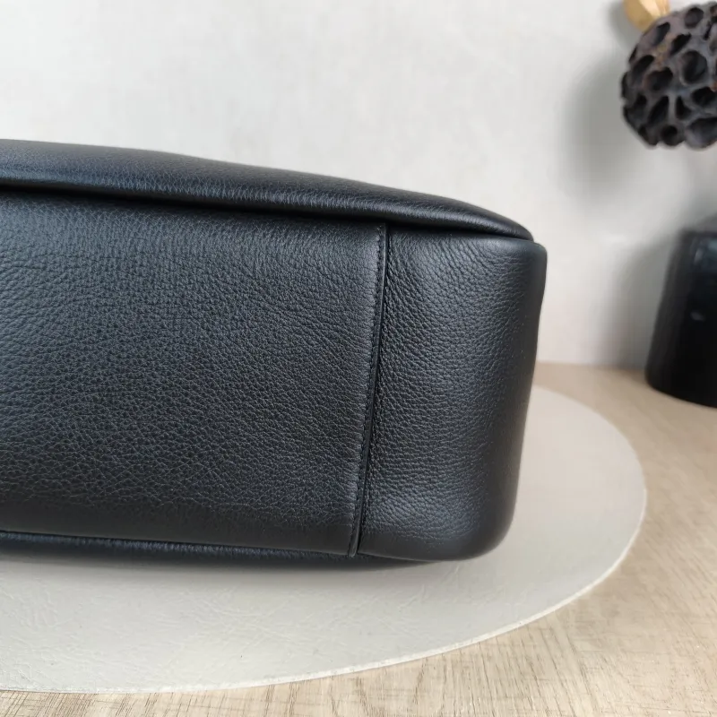 SAINT LAURENT Shoulder Bag LE 5 À 7 Hobo Black Calfskin Large 30 × 13 × 31 cm — detail view 2 of 10