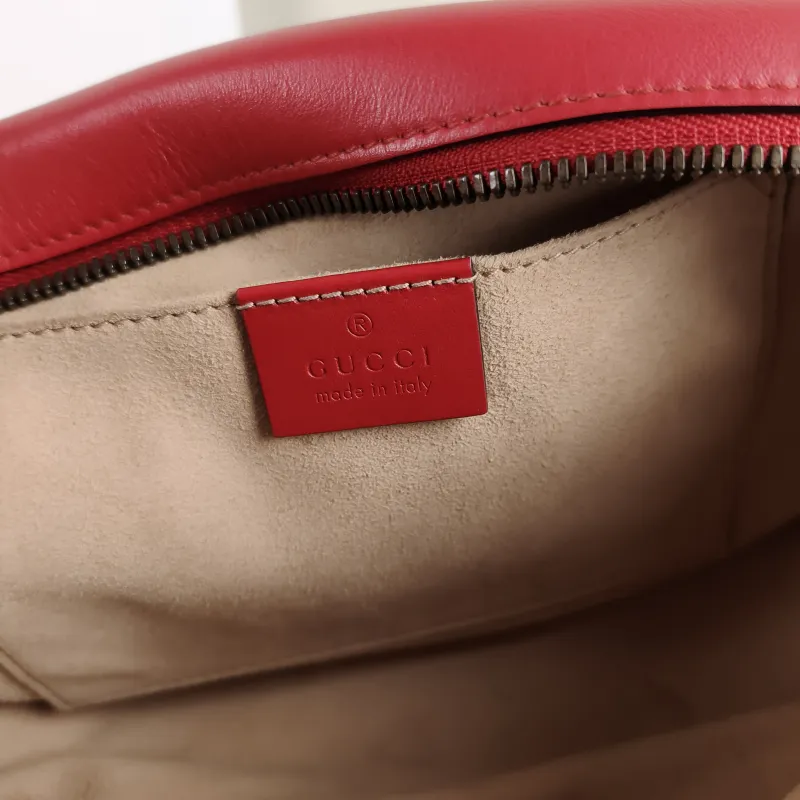 GUCCI Crossbody Bag GG Marmont Marmont Camera Bag Red Calfskin Small 24 × 7 × 13 cm — detail view 4 of 10