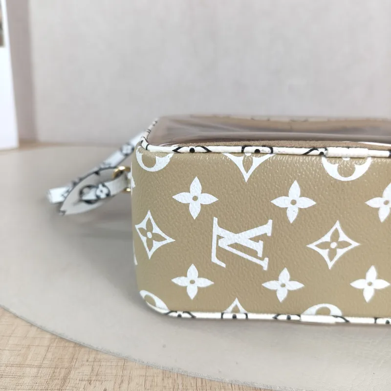 Louis Vuitton Shoulder Bag Camera Bag Colorblock PVC One Size 16.5 × 8 × 11 cm — detail view 9 of 9