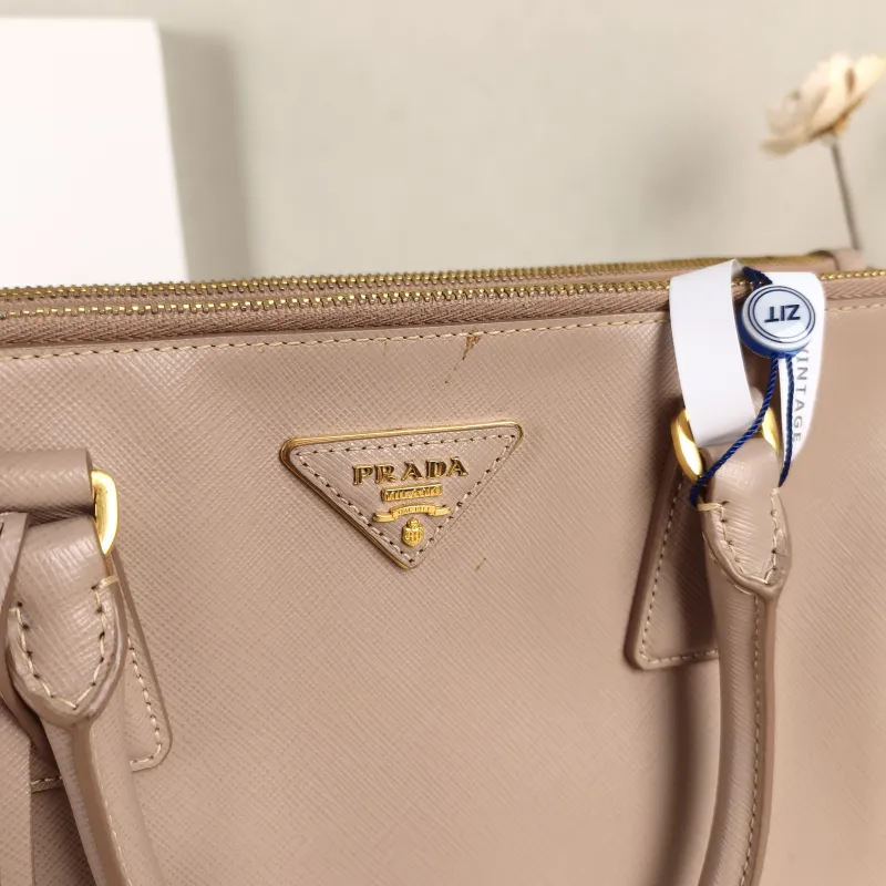 PRADA Top Handle Bag Galleria Galleria Bag Edition Calfskin Medium33 × 14 × 24 cm — detail view 7 of 13