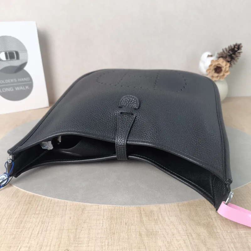 Hermès Crossbody Bag Evelyne 29 29Black Silver-Tone Hardware Clemence Taurillon TC Calfskin Small29 × 8 × 30 cm — detail view 5 of 12