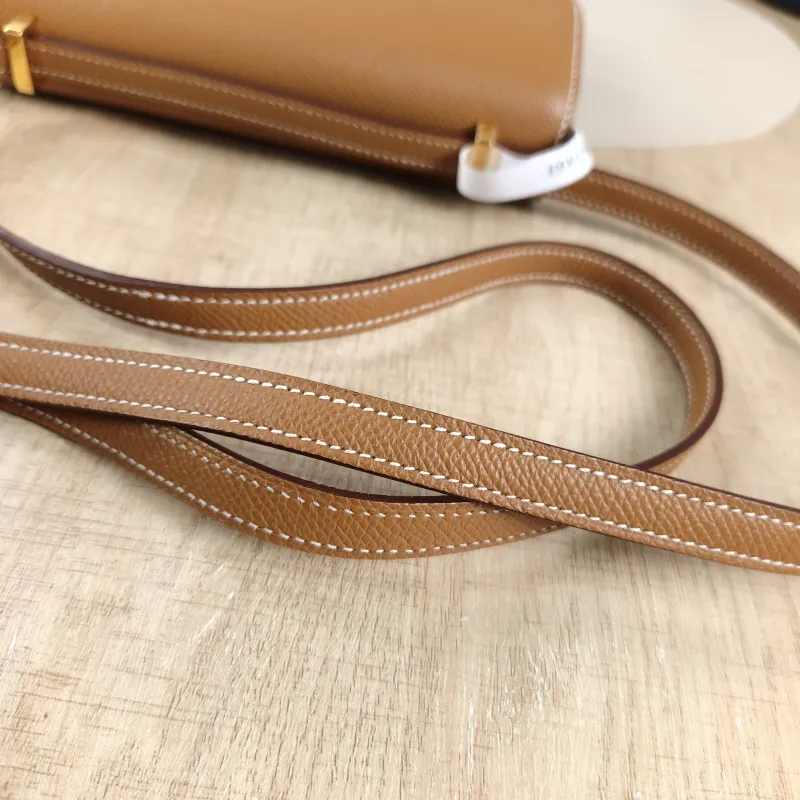 Hermès Crossbody Bag Constance 19 Gold-Tone Hardware Epsom Calfskinmini18 × 4 × 15 cm — detail view 3 of 12