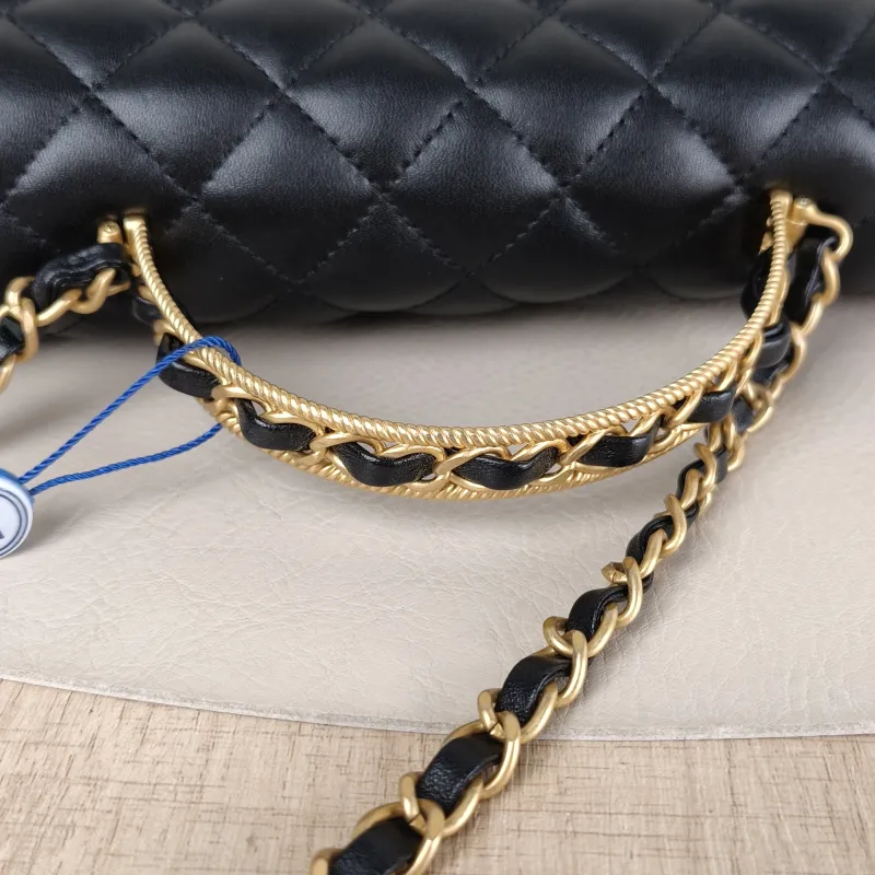 Chanel Crossbody Bag cf Black Lambskin One Size 23.5 × 7 × 14.5 cm Microchip Edition — detail view 4 of 14