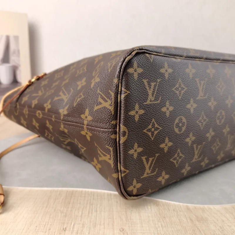 Louis Vuitton Shoulder Bag Neverfull Monogram PVC Medium 31 × 14 × 28 cm — detail view 9 of 11