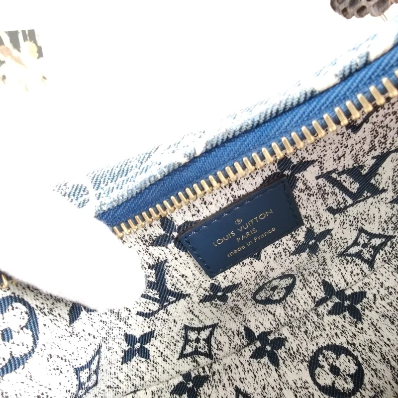 Louis Vuitton Crossbody Bag Loop Blue Small 23 × 6 × 13 cm — detail view 6 of 13