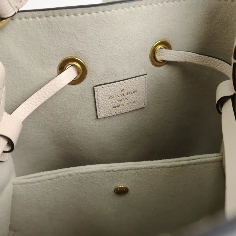 Louis Vuitton Crossbody Bag NÉONOÉ Bucket Bag BB Monogram Empreinte Embossed Calfskin BB 20 × 13 × 20 cm Conditioned — detail view 2 of 11