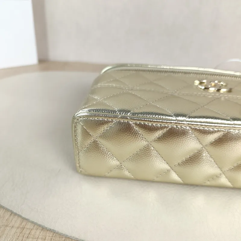 Chanel Crossbody Bag Gold Calfskin One Size19 × 5 × 11.5 cm — detail view 6 of 13