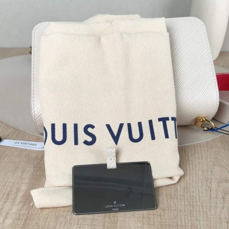 Louis Vuitton Crossbody Bag Twist White Epi Embossed Calfskin Pink 23 × 9.5 × 17 cm — detail view 3 of 14