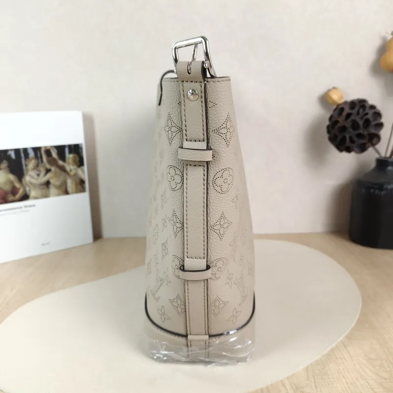 Louis Vuitton Shoulder Bag Flore Bucket Bag Grey Calfskin One Size 28 × 10 × 27 cm — detail view 6 of 10