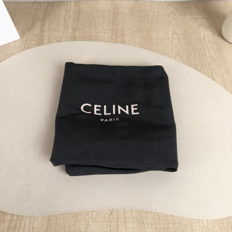 CELINE Crossbody Bag Triomphe Bucket Bag Monogram PVC Medium24 × 18 × 27 cm — detail view 2 of 10