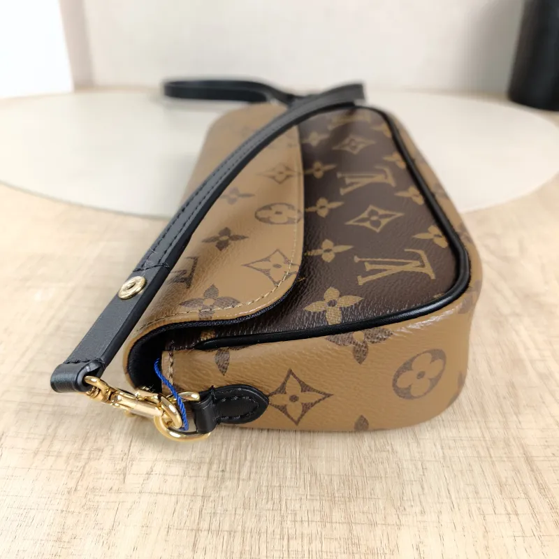 Louis Vuitton Crossbody Bag IVY Monogram PVC Small23.5 × 4.3 × 12 cm — detail view 7 of 13
