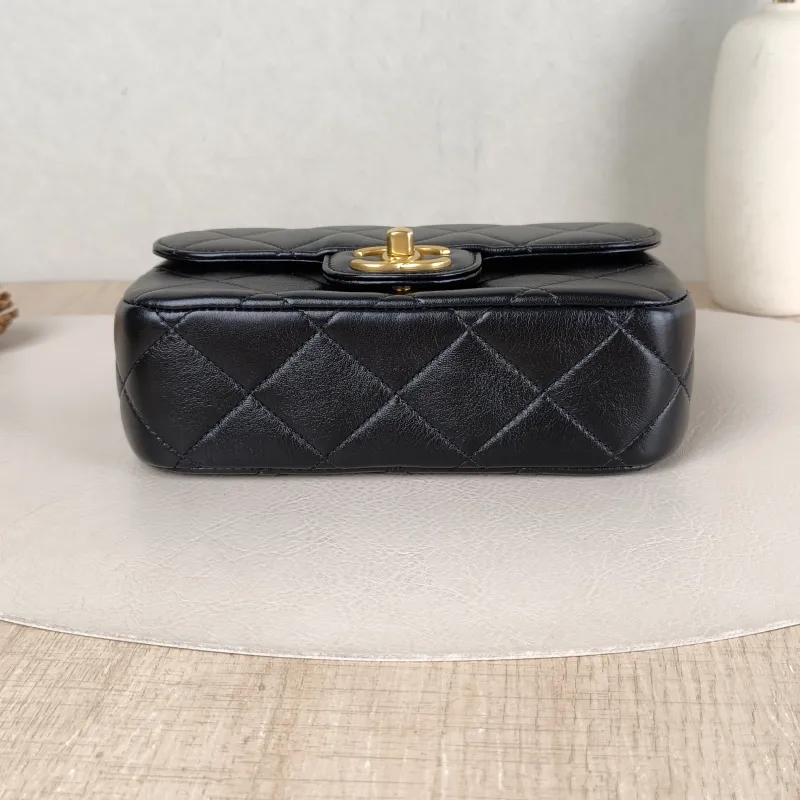 Chanel Crossbody Bag Pearl Black Lambskin Mini 19 × 5.5 × 12.5 cm — cover view 2 of 6