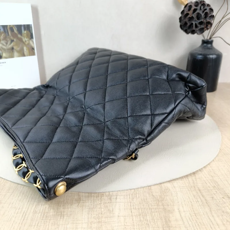 Chanel Shoulder Bag hobo Black Lambskin One Size 39 × 9 × 23 cm — detail view 5 of 12