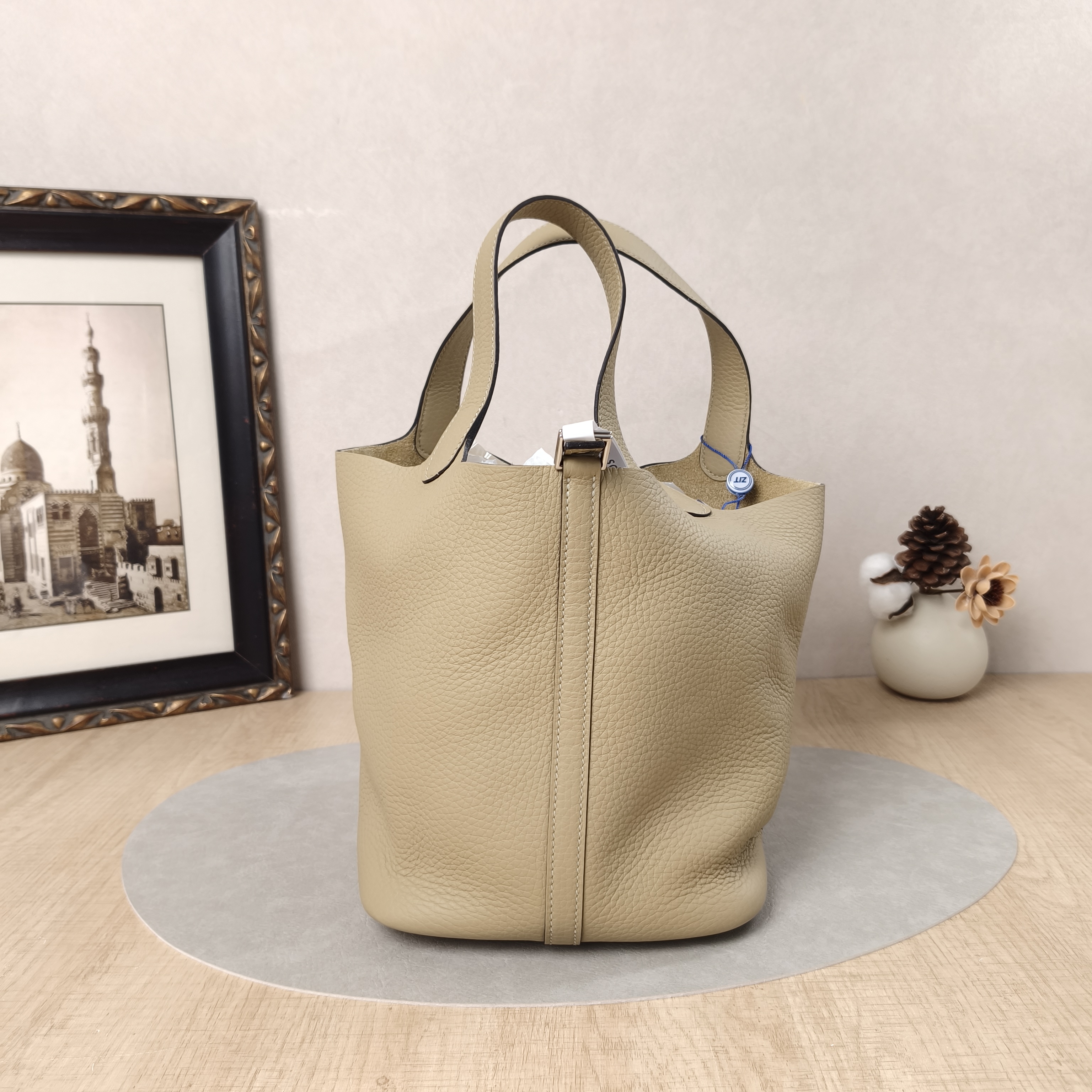 Hermès Top Handle Bag Picotin Lock 22 22S2 Taurillon Clemence TC Calfskin Medium22 × 17 × 21 cm