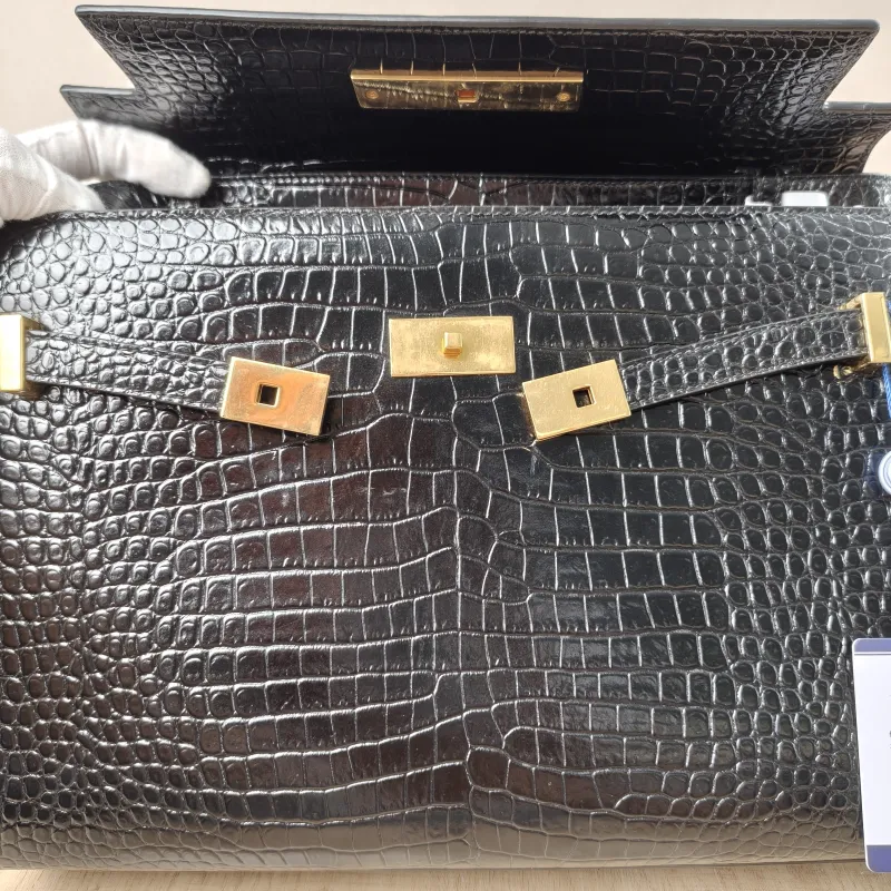 SAINT LAURENT Shoulder Bag MANHATTAN Black Calfskin Medium29 × 7.5 × 20 cm — detail view 9 of 15