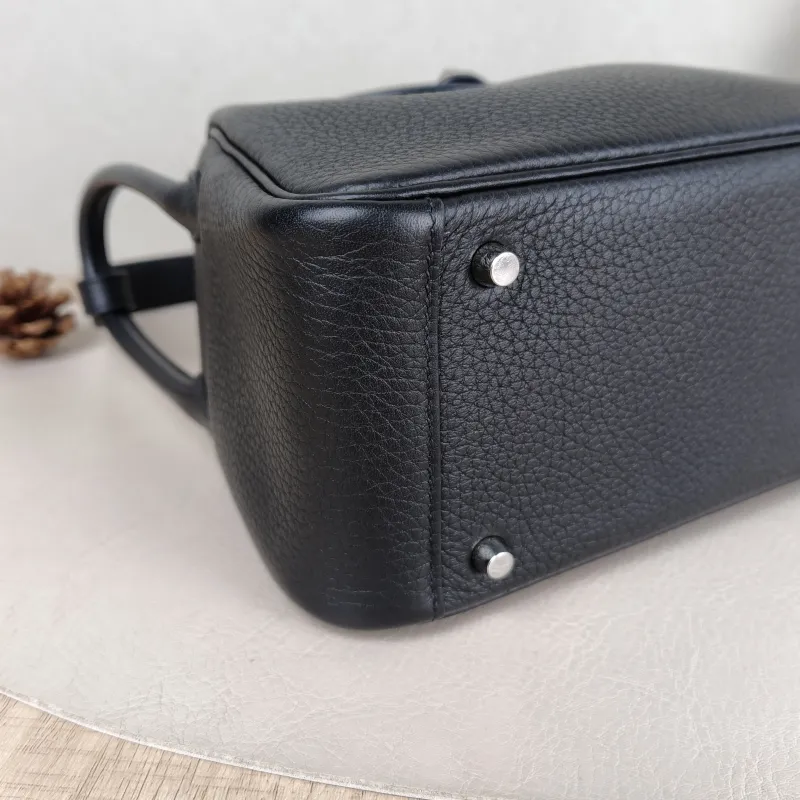 Hermès Crossbody Bag Lindy Mini 19 89Black TC Calfskin Mini 19 × 9.5 × 13 cm K — detail view 6 of 11
