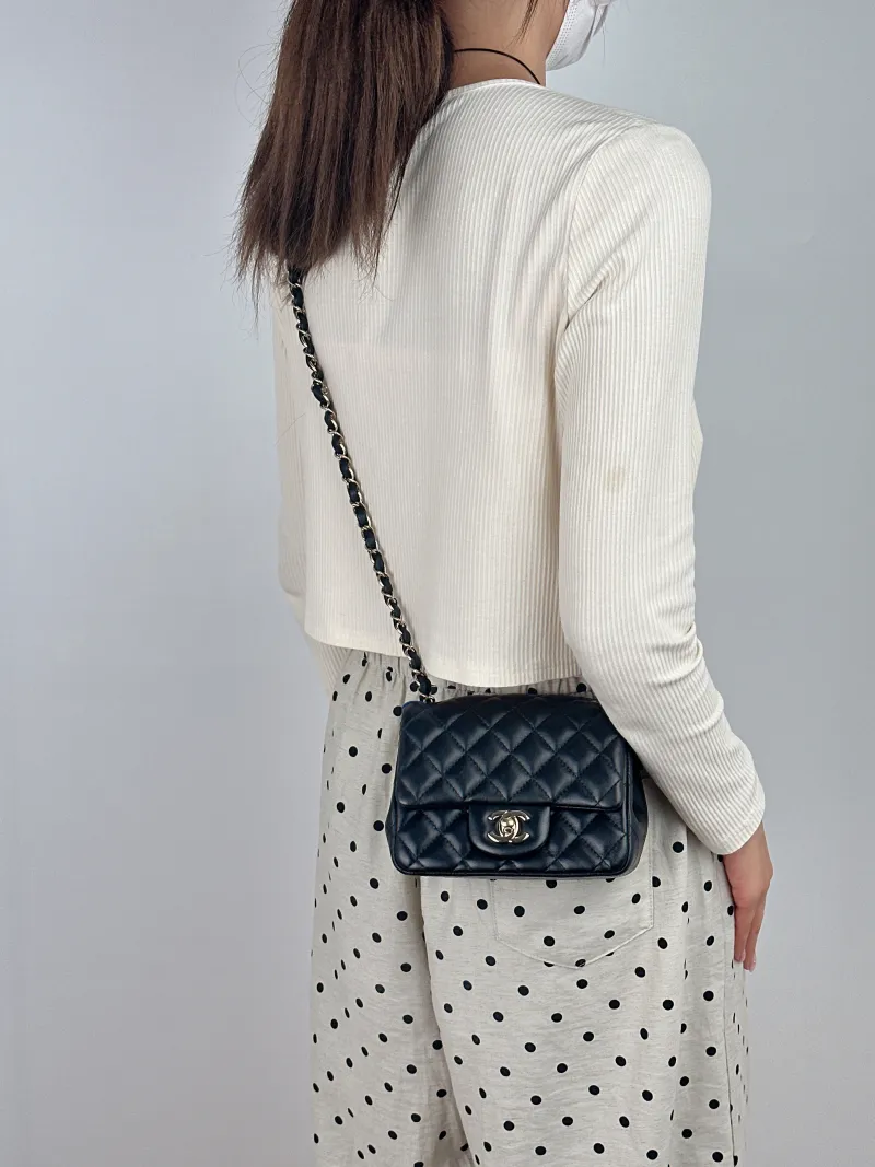 Chanel Crossbody Bag Classic Flap Mini CF Mini Black SL ambskin Mini 17 × 8 × 13.5 cm — on-model view 1 of 2