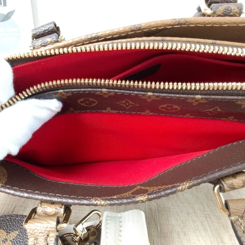 Louis Vuitton Crossbody Bag Onthego East West Monogram PVC Small25 × 10 × 13 cm — detail view 10 of 12