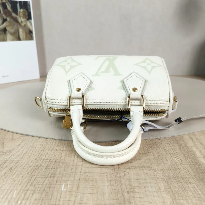 Louis Vuitton Crossbody Bag Speedy Nano White · Green Empreinte Embossed Calfskinnano16 × 7.5 × 10 cm — detail view 10 of 10