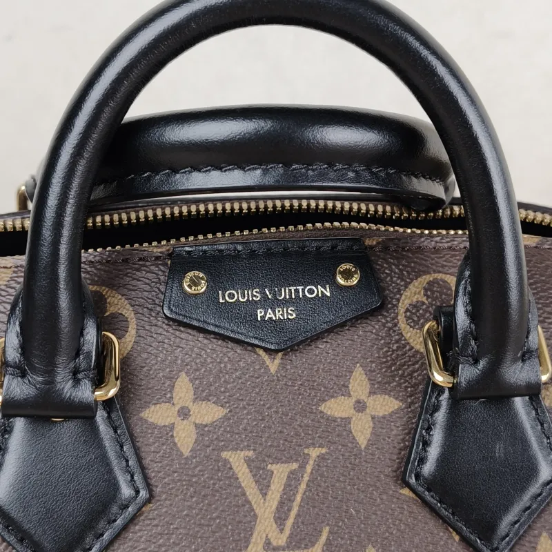 Louis Vuitton Crossbody Bag Speedy Trunk 20 Monogram PVC Small 20.5 × 11 × 13.5 cm — detail view 8 of 15