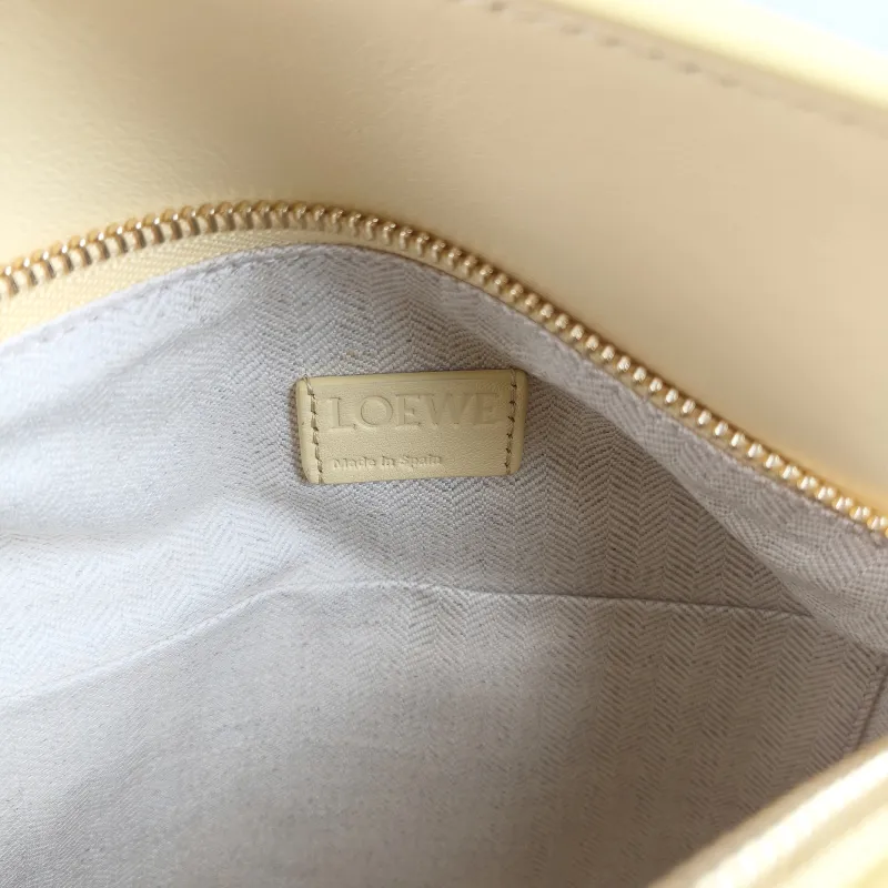 LOEWE Crossbody Bag Puzzle CC alfskin Small24 × 10.5 × 16.5 cm — detail view 10 of 13